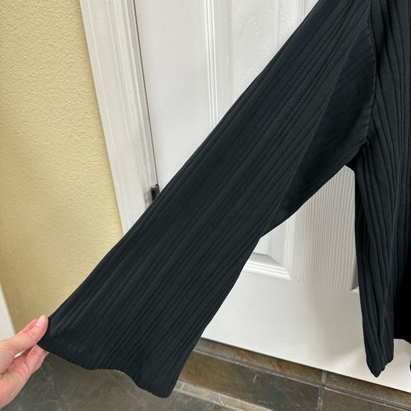 Nike ribbed bell sleeve top - size large - Picture 2 of 4